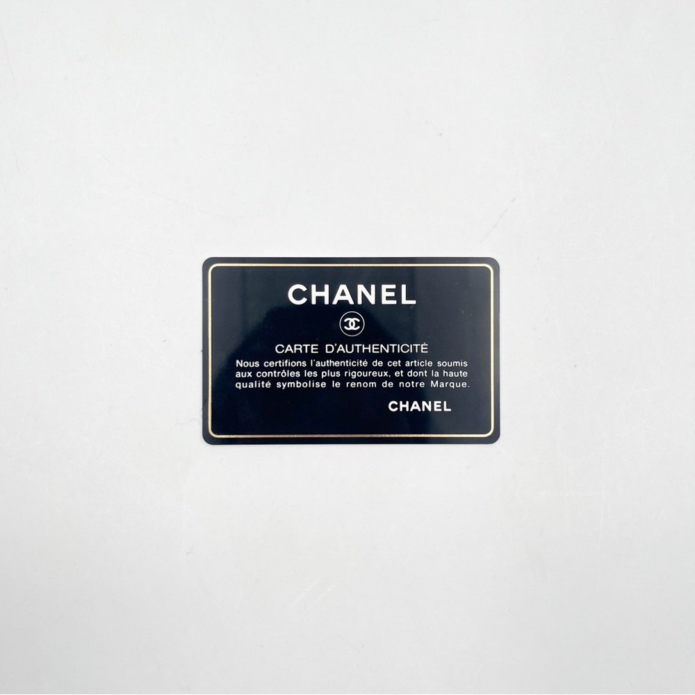 CHANEL Boy CHANEL Medium Flap Bag Black Quilted Lambskin - Picture 15 of 16